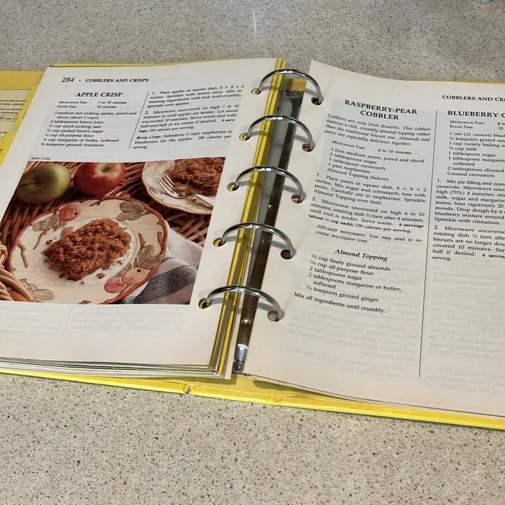 Vintage Betty Crocker's Microwave Cookbook 5-Ring